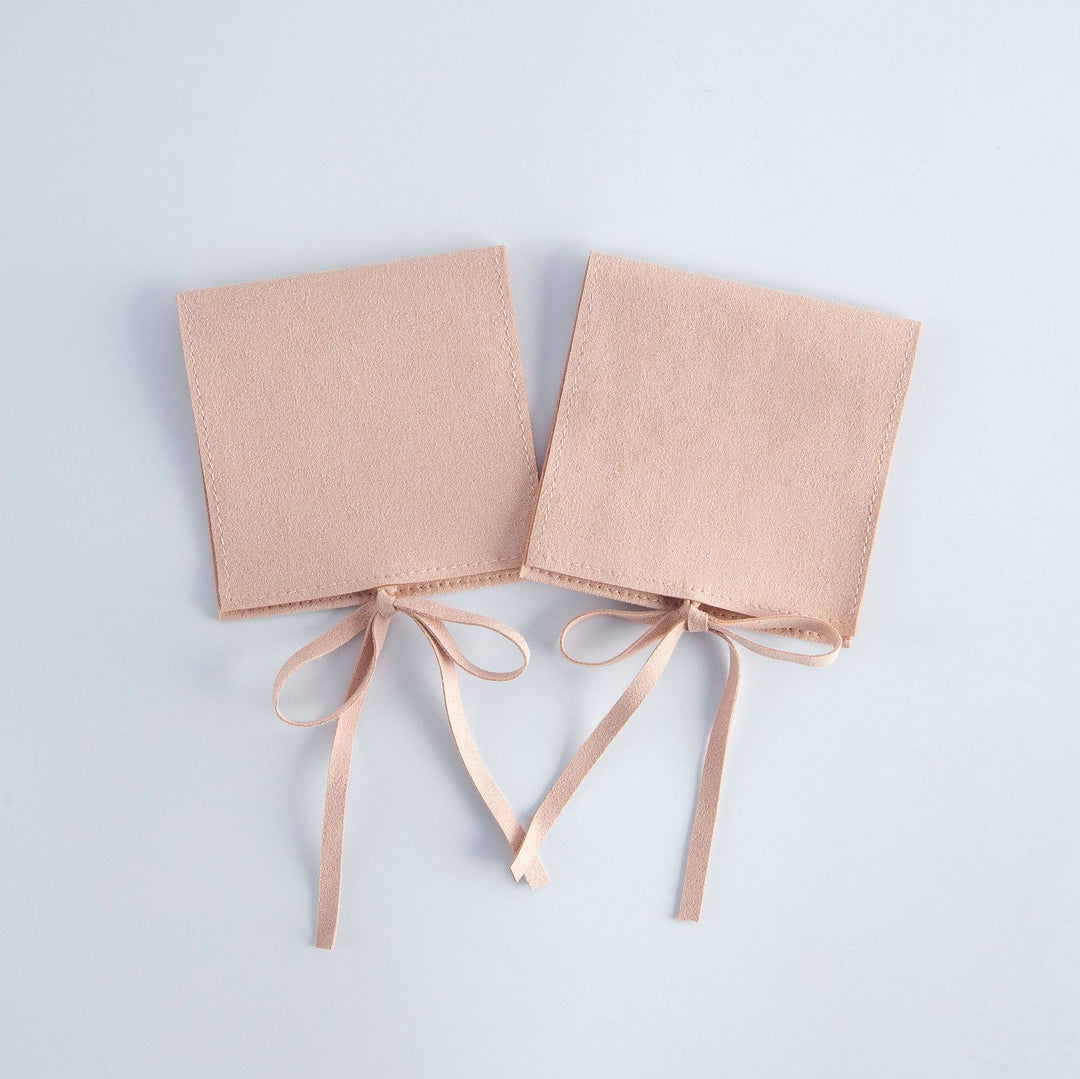 100pcs Wholesale Christmas Special Edition Microfiber Ribbon Closure Jewelry Pouches – Envelope-Flap Design with Embossed Christmas Pattern