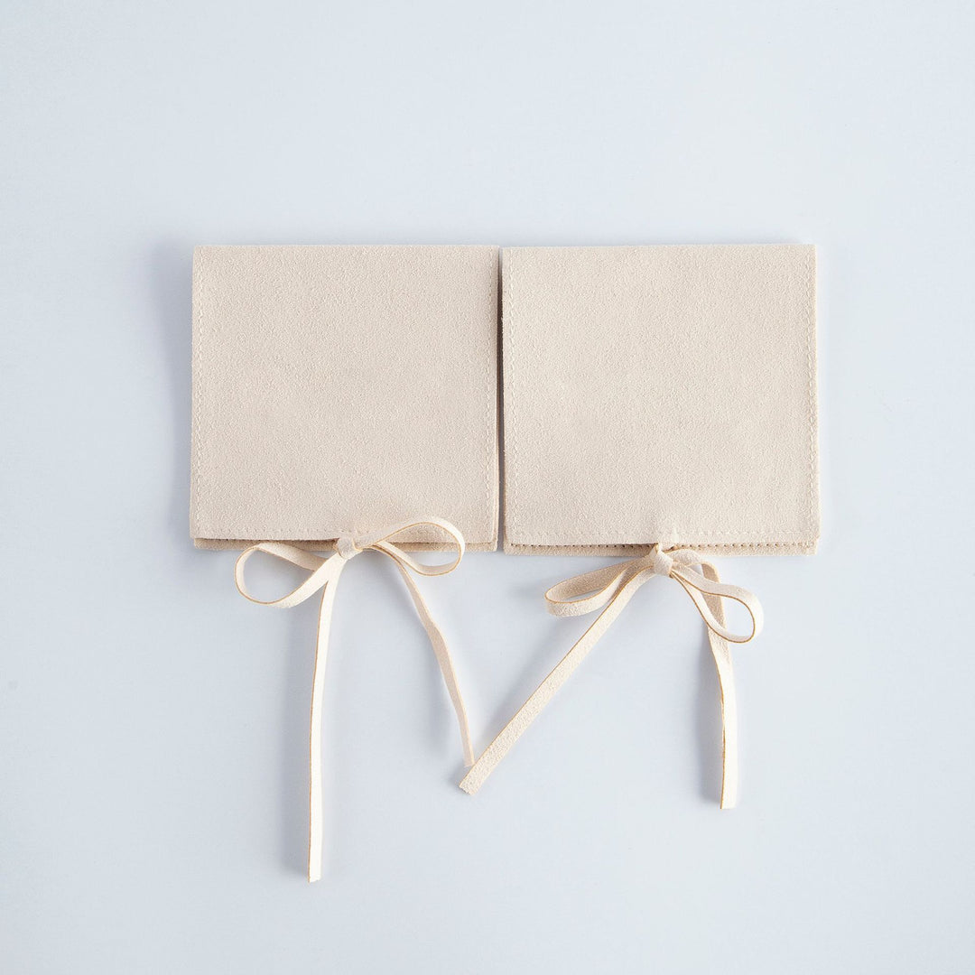 100pcs Wholesale Christmas Special Edition Microfiber Ribbon Closure Jewelry Pouches – Envelope-Flap Design with Embossed Christmas Pattern