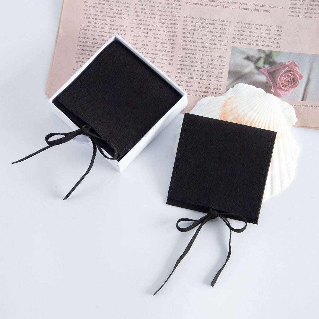 100pcs Wholesale Christmas Special Edition Microfiber Ribbon Closure Jewelry Pouches – Envelope-Flap Design with Embossed Christmas Pattern