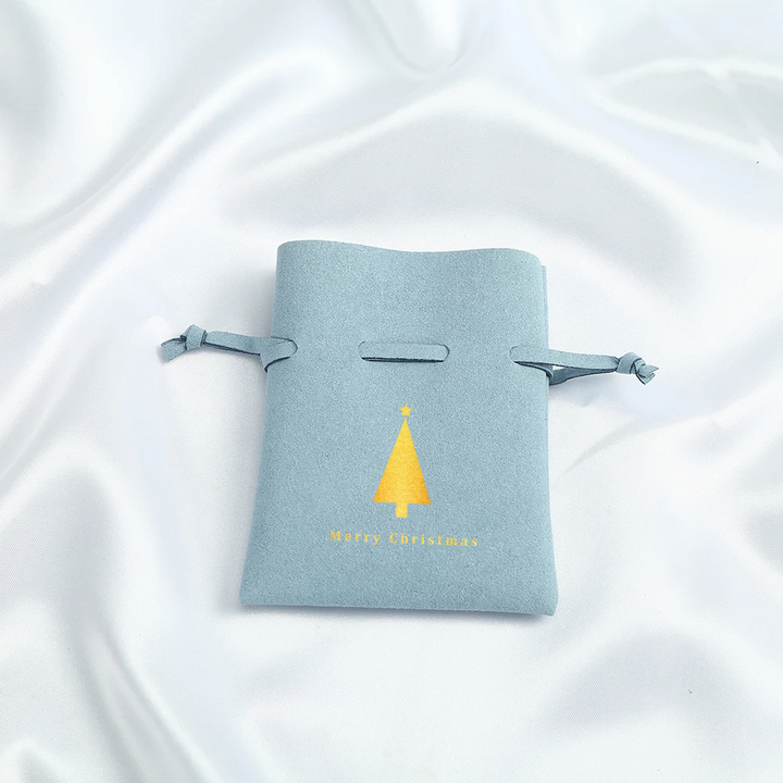 100pcs Wholesale Christmas Special Edition Microfiber Drawstring Jewelry Pouches – Holiday Gift with Gold-Foil Christmas Design
