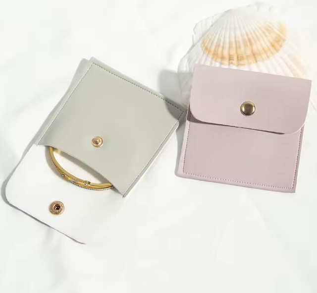 100pcs Wholesale Custom Faux Leather Jewelry Pouches – PU Gift Bags with Snap Button & Logo for Rings, Earrings & Necklaces